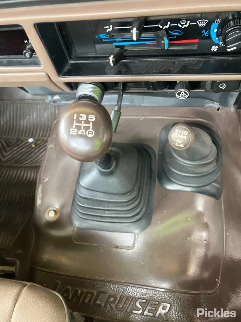 1993 Toyota Landcruiser Used VIN JT731UJ7508500225 – photo 24 1993 Toyota Landcruiser Used VIN JT731UJ7508500225 – photo 24