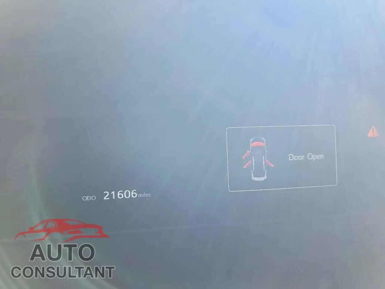 2016 TOYOTA MIRAI Damaged VIN JTDBVRBD0GA000759 – trunk area 2016 TOYOTA MIRAI Damaged VIN JTDBVRBD0GA000759 – trunk area