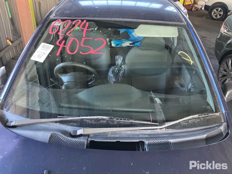 2004 Toyota Echo Used VIN JTDJW133900221238 – interior seats 2004 Toyota Echo Used VIN JTDJW133900221238 – interior seats