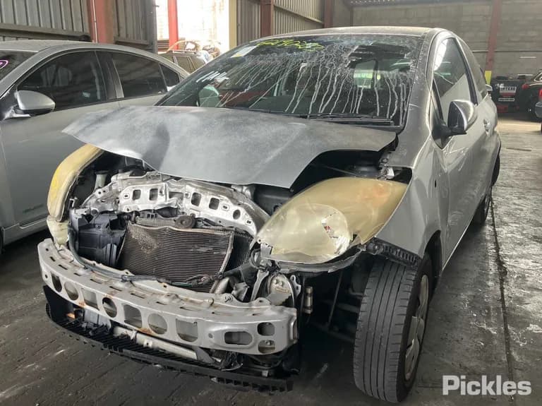 2008 Toyota Yaris Used VIN JTDJW923205101204 – undercarriage 2008 Toyota Yaris Used VIN JTDJW923205101204 – undercarriage