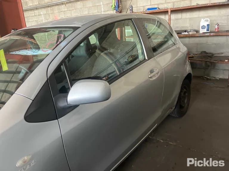 2006 Toyota Yaris Used VIN JTDJW923705033708 – trunk area 2006 Toyota Yaris Used VIN JTDJW923705033708 – trunk area