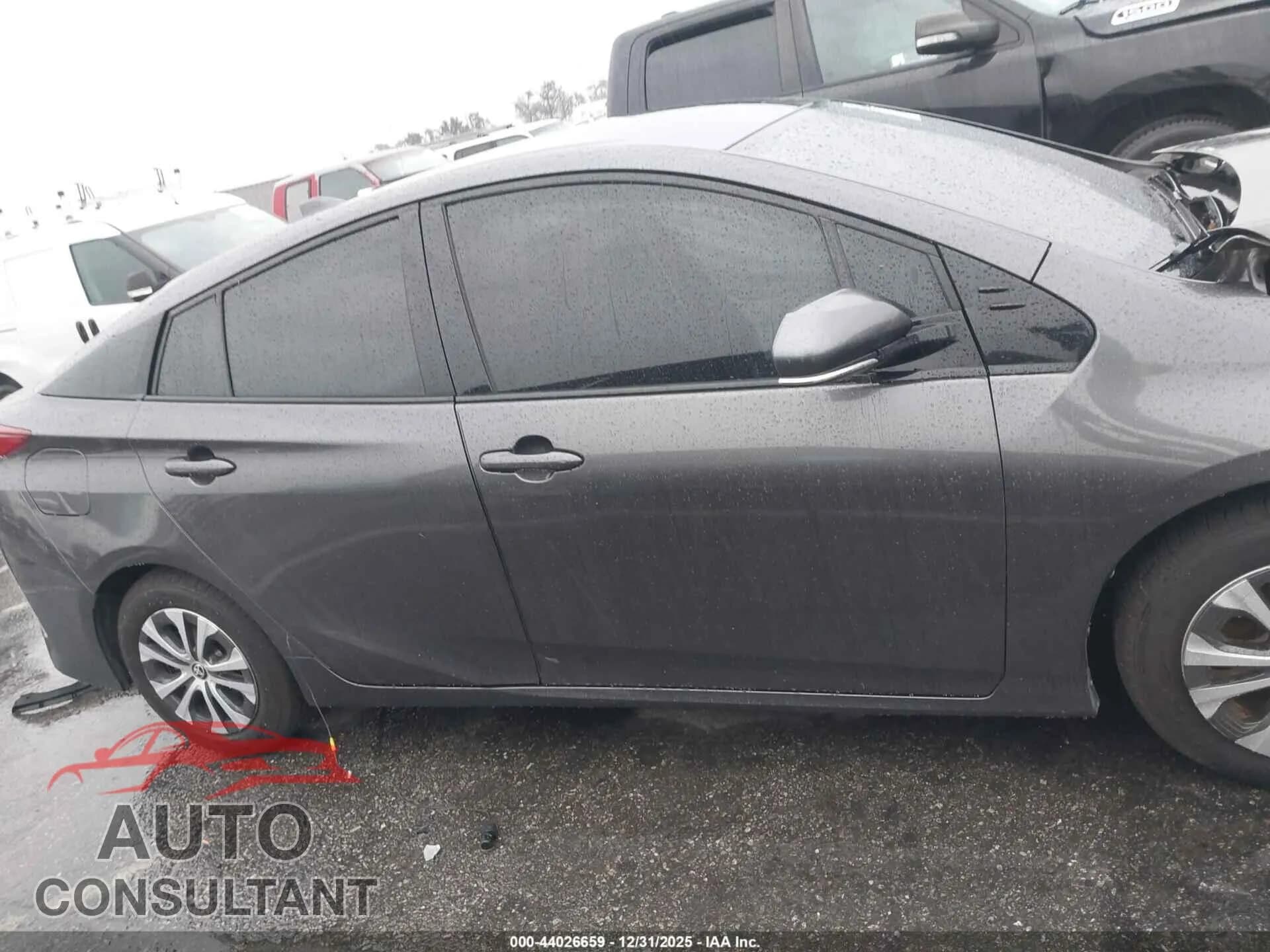 2020 TOYOTA PRIUS PRIME Damaged VIN JTDKARFP2L3154128 – photo 13 2020 TOYOTA PRIUS PRIME Damaged VIN JTDKARFP2L3154128 – photo 13