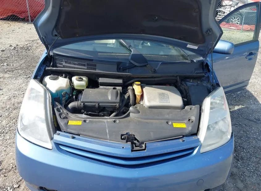 2005 TOYOTA Prius Used VIN JTDKB20U550125164 – engine bay 2005 TOYOTA Prius Used VIN JTDKB20U550125164 – engine bay
