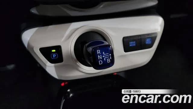 2017 Toyota Prius 4th Gen 1.8 E Sold VIN JTDKBRFU3H3555228 – exterior detail 2017 Toyota Prius 4th Gen 1.8 E Sold VIN JTDKBRFU3H3555228 – exterior detail