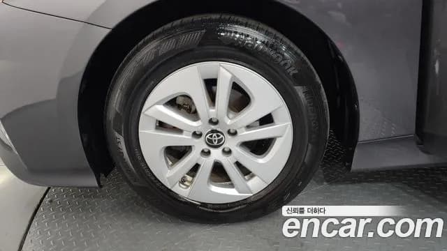 2017 Toyota Prius 4th Gen 1.8 E Sold VIN JTDKBRFU3H3555228 – photo 16 2017 Toyota Prius 4th Gen 1.8 E Sold VIN JTDKBRFU3H3555228 – photo 16