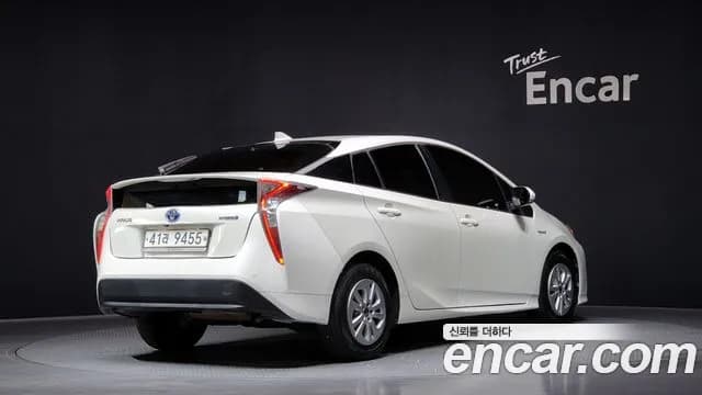 2017 Toyota Prius 4th Gen 1.8 E Sold VIN JTDKBRFU6H3569155 – trunk area 2017 Toyota Prius 4th Gen 1.8 E Sold VIN JTDKBRFU6H3569155 – trunk area