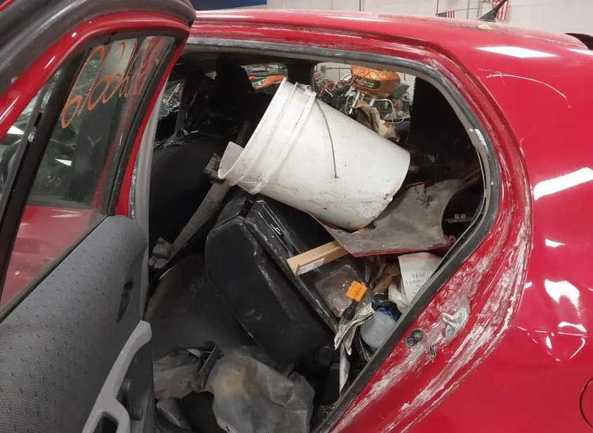 2010 TOYOTA Yaris Used VIN JTDKT4K38A5282911 – exterior detail 2010 TOYOTA Yaris Used VIN JTDKT4K38A5282911 – exterior detail