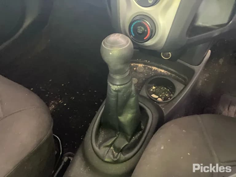 2010 Toyota Yaris - VIN JTDKW923705156932 2010 Toyota Yaris VIN JTDKW923705156932