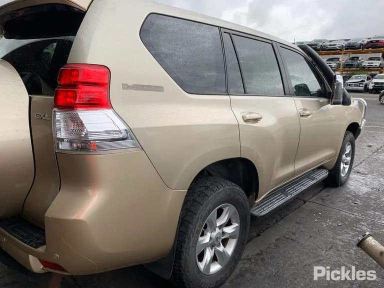 2010 Toyota Landcruiser Prado Used VIN JTEBH3FJX0K018119 – engine bay 2010 Toyota Landcruiser Prado Used VIN JTEBH3FJX0K018119 – engine bay