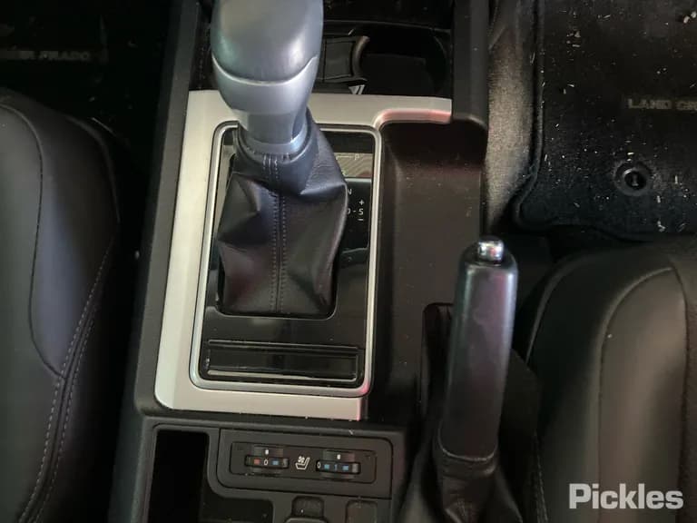 2022 Toyota Landcruiser Prado Used VIN JTEBR3FJ10K251576 – interior seats 2022 Toyota Landcruiser Prado Used VIN JTEBR3FJ10K251576 – interior seats