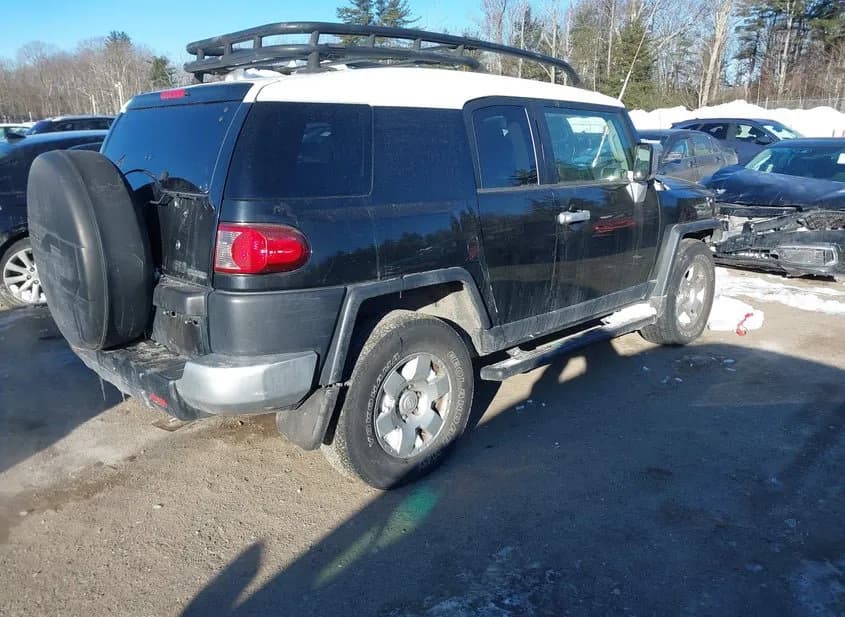 2007 TOYOTA FJ Cruiser Used VIN JTEBU11F370084598 – rear exterior 2007 TOYOTA FJ Cruiser Used VIN JTEBU11F370084598 – rear exterior