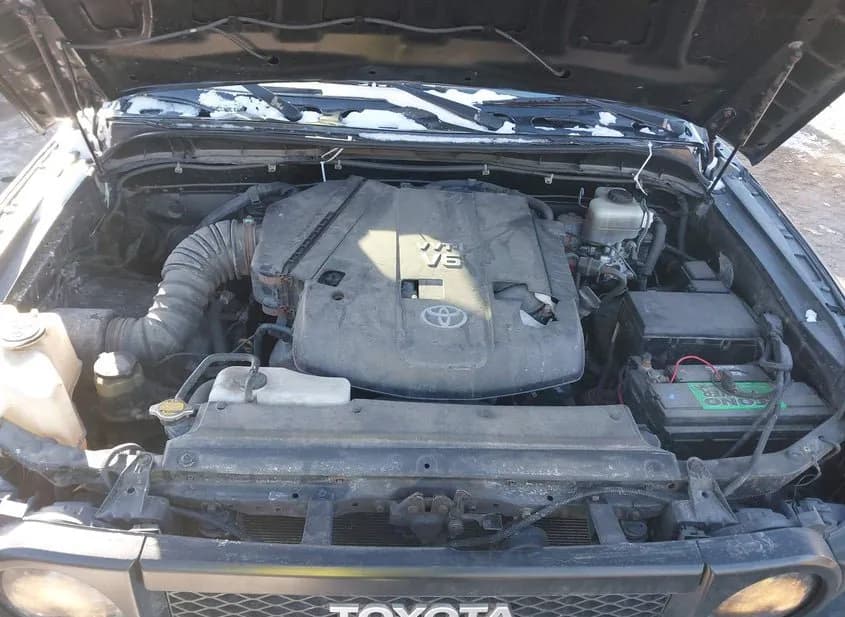 2007 TOYOTA FJ Cruiser Used VIN JTEBU11F370084598 – exterior detail 2007 TOYOTA FJ Cruiser Used VIN JTEBU11F370084598 – exterior detail