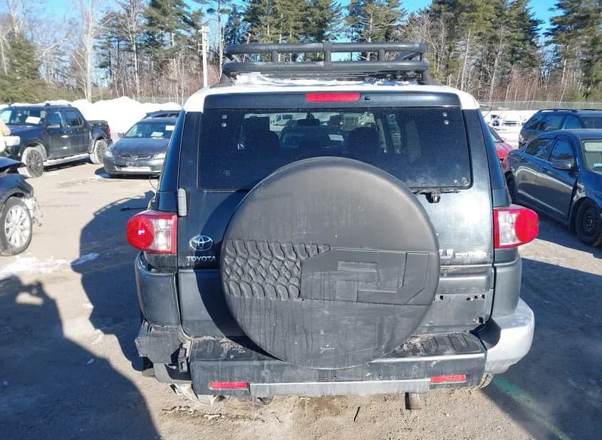2007 TOYOTA FJ Cruiser Used VIN JTEBU11F370084598 – undercarriage 2007 TOYOTA FJ Cruiser Used VIN JTEBU11F370084598 – undercarriage