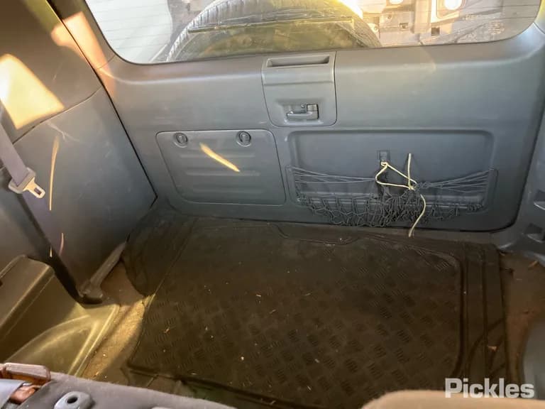 2006 Toyota Landcruiser Prado Used VIN JTEBY29J300049570 – front exterior 2006 Toyota Landcruiser Prado Used VIN JTEBY29J300049570 – front exterior