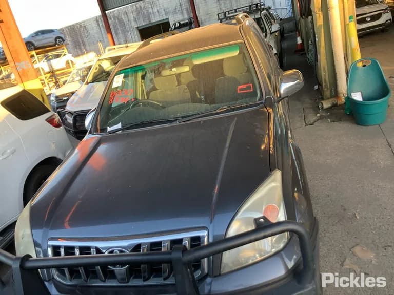2006 Toyota Landcruiser Prado Used VIN JTEBY29J300049570 – interior seats 2006 Toyota Landcruiser Prado Used VIN JTEBY29J300049570 – interior seats