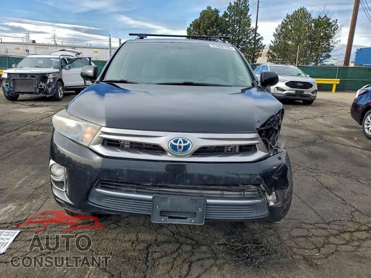 2013 TOYOTA HIGHLANDER Damaged VIN JTEDC3EH6D2018615 – interior seats 2013 TOYOTA HIGHLANDER Damaged VIN JTEDC3EH6D2018615 – interior seats