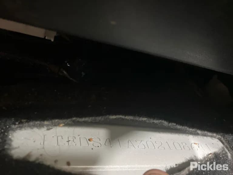 2010 Toyota Kluger Used VIN JTEDS41A302108641 – trunk area 2010 Toyota Kluger Used VIN JTEDS41A302108641 – trunk area