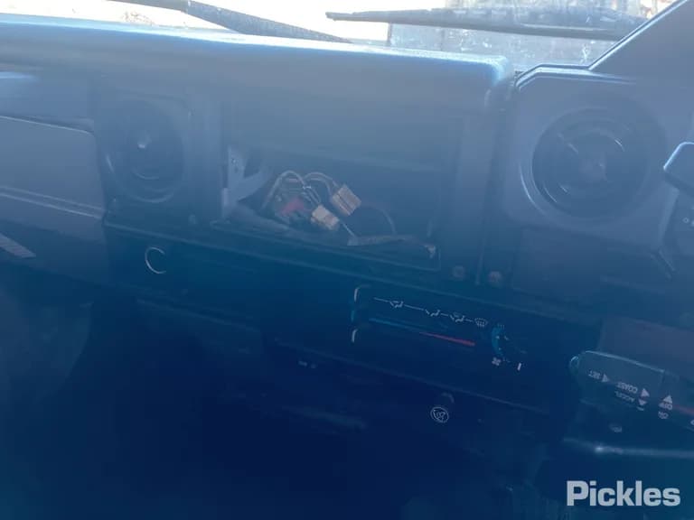 2002 Toyota Landcruiser Used VIN JTELC71J300003040 – rear exterior 2002 Toyota Landcruiser Used VIN JTELC71J300003040 – rear exterior