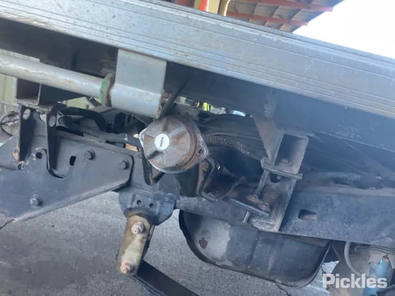 2002 Toyota Landcruiser Used VIN JTELC71J300003040 – undercarriage 2002 Toyota Landcruiser Used VIN JTELC71J300003040 – undercarriage
