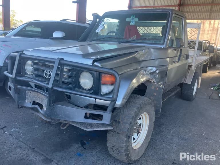 2002 Toyota Landcruiser Used VIN JTELC71J300003040 – trunk area 2002 Toyota Landcruiser Used VIN JTELC71J300003040 – trunk area