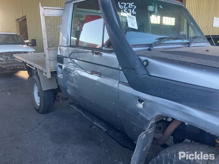 2002 Toyota Landcruiser Used VIN JTELC71J300003040 – undercarriage 2002 Toyota Landcruiser Used VIN JTELC71J300003040 – undercarriage