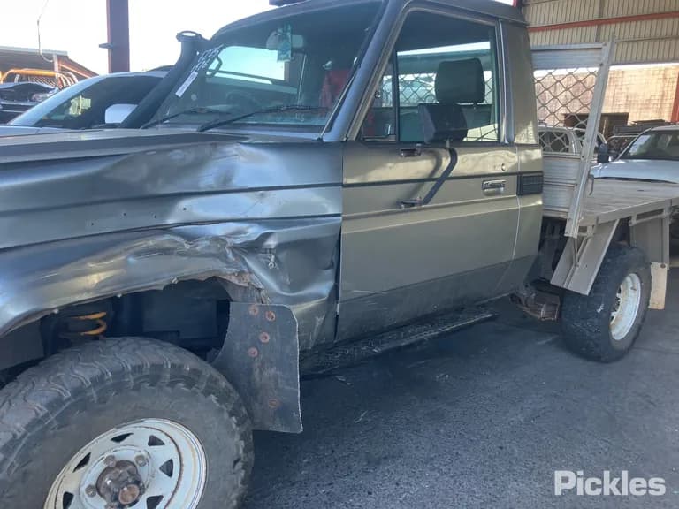 2002 Toyota Landcruiser Used VIN JTELC71J300003040 – photo 16 2002 Toyota Landcruiser Used VIN JTELC71J300003040 – photo 16