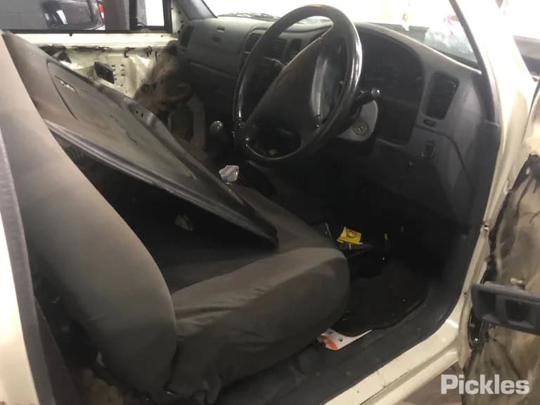 2004 Toyota Hilux Used VIN JTFAM426X00157236 – rear exterior 2004 Toyota Hilux Used VIN JTFAM426X00157236 – rear exterior