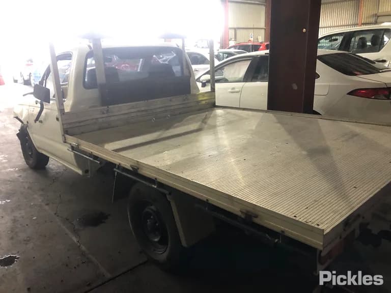2004 Toyota Hilux Used VIN JTFAM426X00157236 – side profile 2004 Toyota Hilux Used VIN JTFAM426X00157236 – side profile