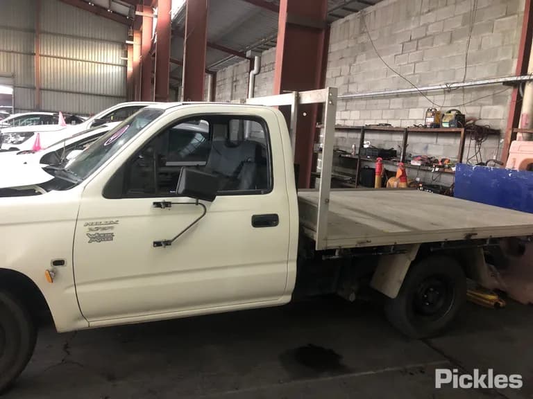 2004 Toyota Hilux Used VIN JTFAM426X00157236 – interior seats 2004 Toyota Hilux Used VIN JTFAM426X00157236 – interior seats