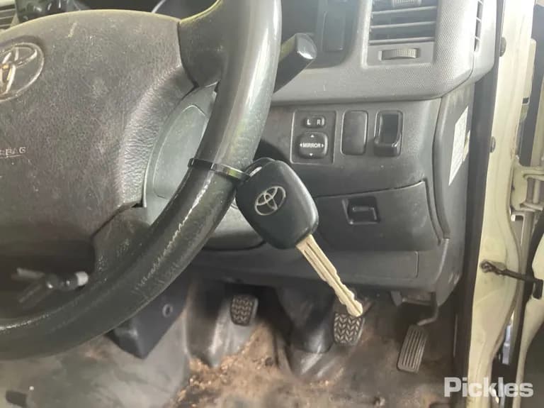 2013 Toyota Hiace Used VIN JTFHT02P600108084 – dashboard 2013 Toyota Hiace Used VIN JTFHT02P600108084 – dashboard