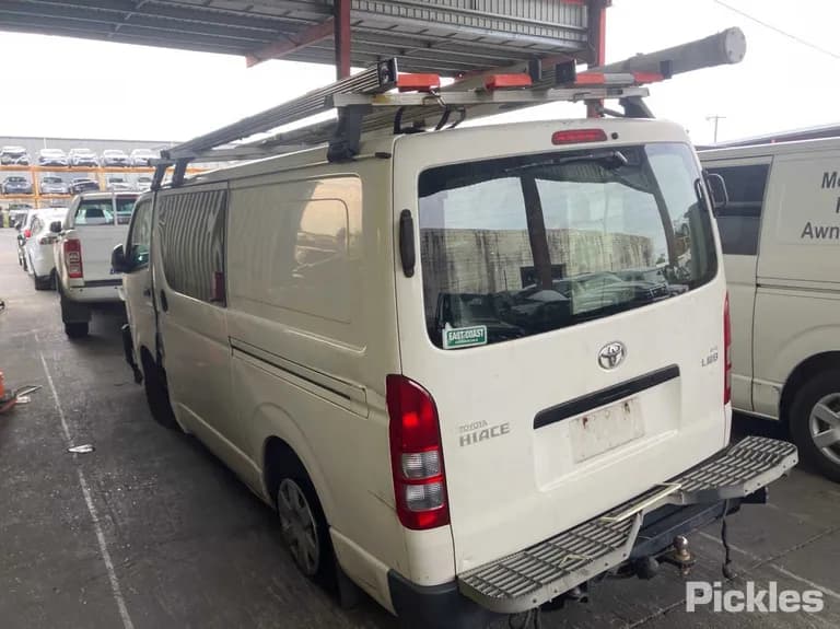 2013 Toyota Hiace Used VIN JTFHT02P600108084 – engine bay 2013 Toyota Hiace Used VIN JTFHT02P600108084 – engine bay