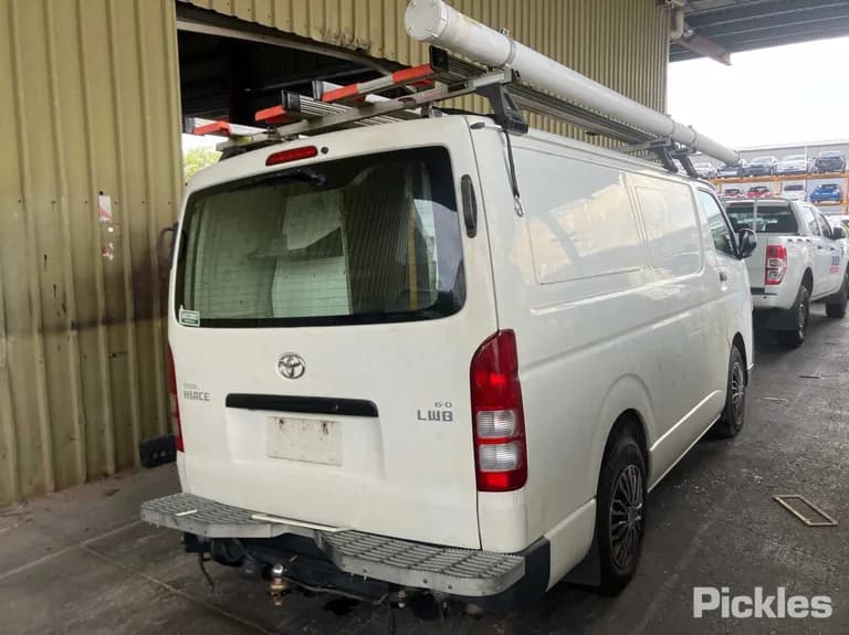 2013 Toyota Hiace Used VIN JTFHT02P600108084 – exterior detail 2013 Toyota Hiace Used VIN JTFHT02P600108084 – exterior detail