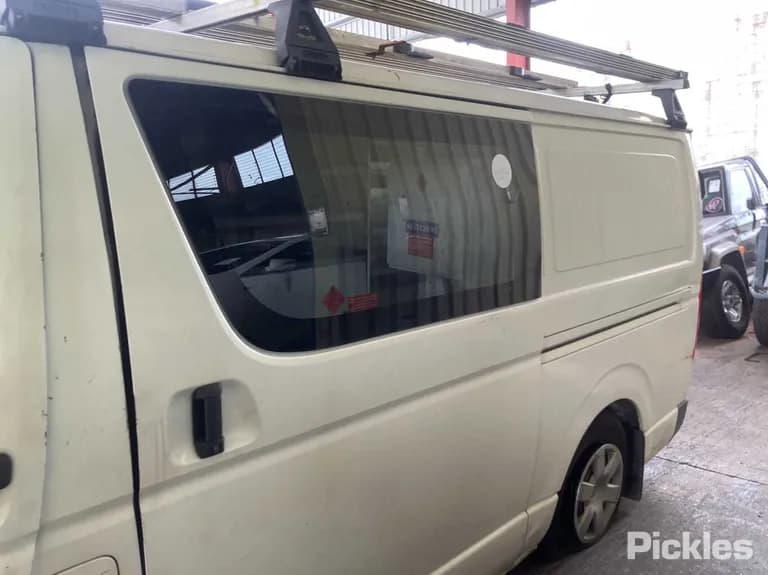 2013 Toyota Hiace Used VIN JTFHT02P600108084 – photo 16 2013 Toyota Hiace Used VIN JTFHT02P600108084 – photo 16
