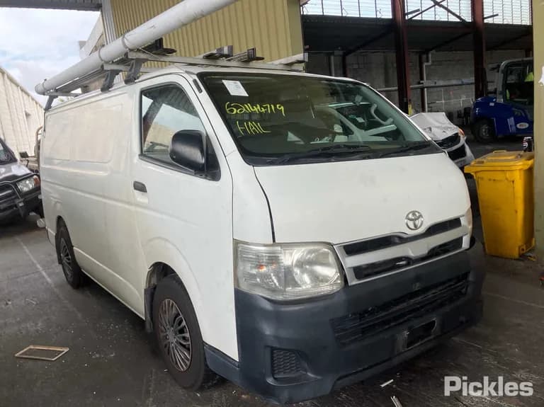 2013 Toyota Hiace Used VIN JTFHT02P600108084 – photo 19 2013 Toyota Hiace Used VIN JTFHT02P600108084 – photo 19