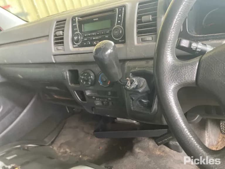 2013 Toyota Hiace Used VIN JTFHT02P600108084 – photo 20 2013 Toyota Hiace Used VIN JTFHT02P600108084 – photo 20