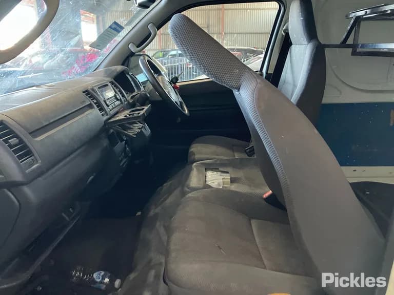 2016 Toyota Hiace Used VIN JTFHT02P800212799 – dashboard 2016 Toyota Hiace Used VIN JTFHT02P800212799 – dashboard