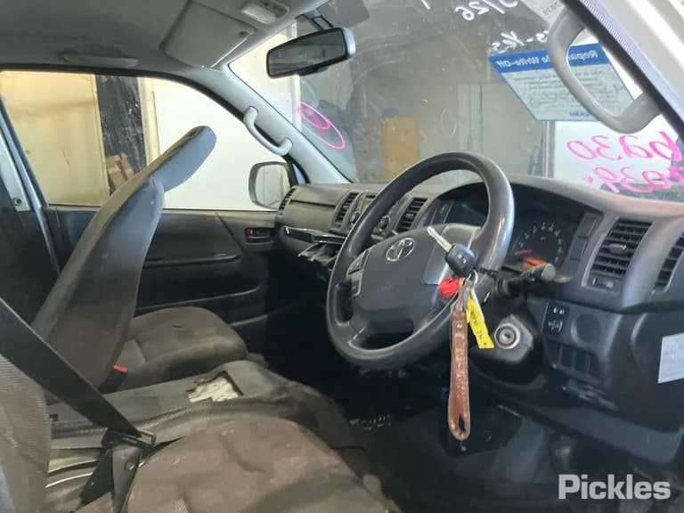 2016 Toyota Hiace Used VIN JTFHT02P800212799 – photo 12 2016 Toyota Hiace Used VIN JTFHT02P800212799 – photo 12