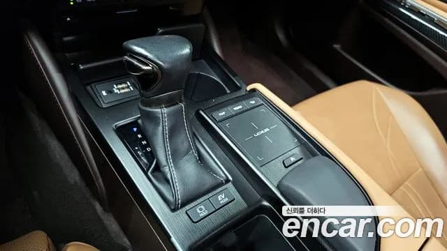 2019 Lexus ES300h 7th Gen Luxury Sold VIN JTHB21B10K2009110 – side profile 2019 Lexus ES300h 7th Gen Luxury Sold VIN JTHB21B10K2009110 – side profile