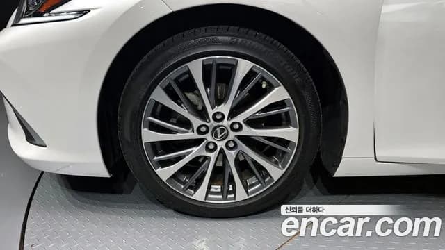 2019 Lexus ES300h 7th Gen Luxury Sold VIN JTHB21B10K2009110 – undercarriage 2019 Lexus ES300h 7th Gen Luxury Sold VIN JTHB21B10K2009110 – undercarriage
