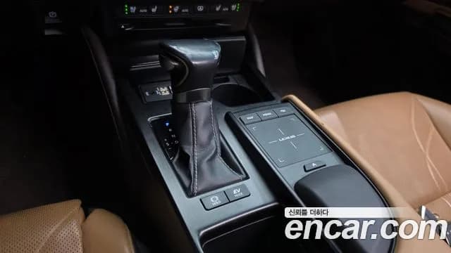 2019 Lexus ES300h 7th Gen Luxury Plus Sold VIN JTHB21B10K2015506 – rear exterior 2019 Lexus ES300h 7th Gen Luxury Plus Sold VIN JTHB21B10K2015506 – rear exterior