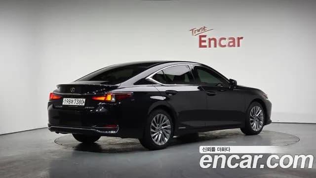2019 Lexus ES300h 7th Gen Luxury Plus Sold VIN JTHB21B10K2015506 – trunk area 2019 Lexus ES300h 7th Gen Luxury Plus Sold VIN JTHB21B10K2015506 – trunk area