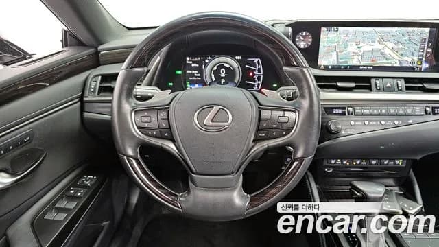 2019 Lexus ES300h 7th Gen Luxury Sold VIN JTHB21B10K2019653 – front exterior 2019 Lexus ES300h 7th Gen Luxury Sold VIN JTHB21B10K2019653 – front exterior