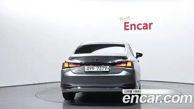 2019 Lexus ES300h 7th Gen Luxury Sold VIN JTHB21B11K2008970 – rear exterior 2019 Lexus ES300h 7th Gen Luxury Sold VIN JTHB21B11K2008970 – rear exterior
