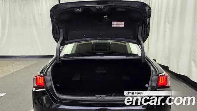 2019 Lexus ES300h 7th Gen Luxury Plus Sold VIN JTHB21B11K2009424 – trunk area 2019 Lexus ES300h 7th Gen Luxury Plus Sold VIN JTHB21B11K2009424 – trunk area