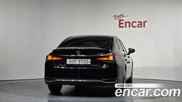2019 Lexus ES300h 7th Gen Luxury Plus Sold VIN JTHB21B11K2009424 – photo 14 2019 Lexus ES300h 7th Gen Luxury Plus Sold VIN JTHB21B11K2009424 – photo 14