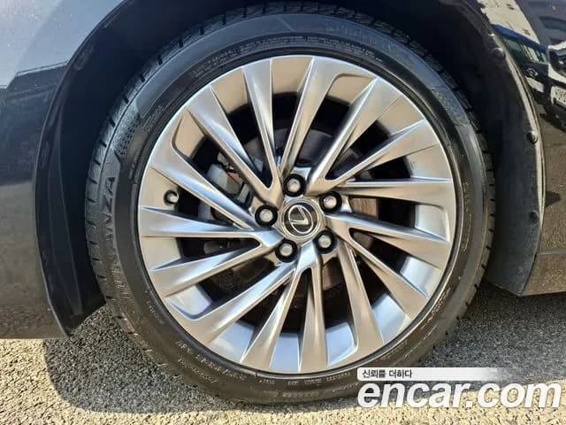 2019 Lexus ES300h 7th Gen Luxury Plus Sold VIN JTHB21B11K2009424 – photo 16 2019 Lexus ES300h 7th Gen Luxury Plus Sold VIN JTHB21B11K2009424 – photo 16