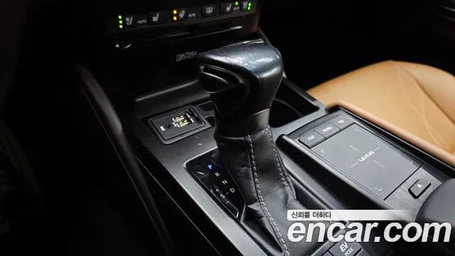 2019 Lexus ES300h 7th Gen Executive Sold VIN JTHB21B11K2050913 – engine bay 2019 Lexus ES300h 7th Gen Executive Sold VIN JTHB21B11K2050913 – engine bay