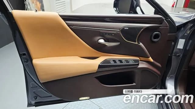 2019 Lexus ES300h 7th Gen Executive Sold VIN JTHB21B11K2050913 – photo 17 2019 Lexus ES300h 7th Gen Executive Sold VIN JTHB21B11K2050913 – photo 17