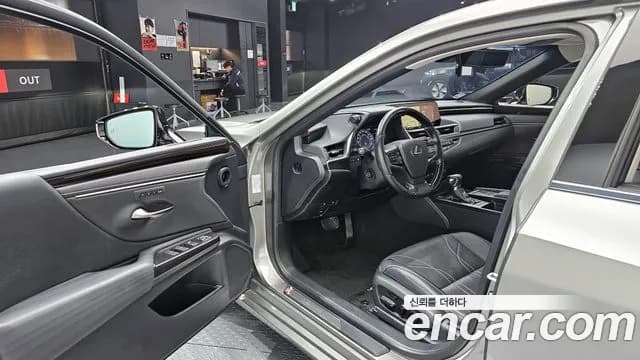 2019 Lexus ES300h 7th Gen Luxury Sold VIN JTHB21B13K2066871 – front exterior 2019 Lexus ES300h 7th Gen Luxury Sold VIN JTHB21B13K2066871 – front exterior