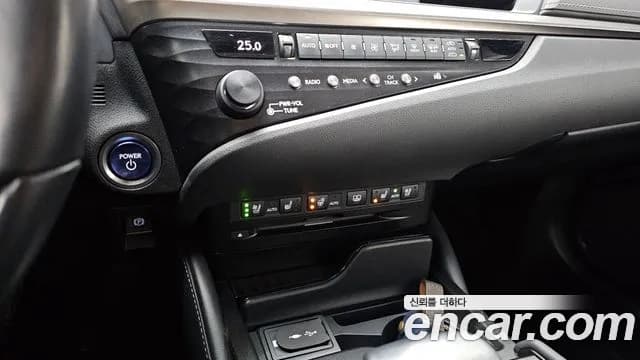 2019 Lexus ES300h 7th Gen Luxury Sold VIN JTHB21B13K2066871 – photo 14 2019 Lexus ES300h 7th Gen Luxury Sold VIN JTHB21B13K2066871 – photo 14